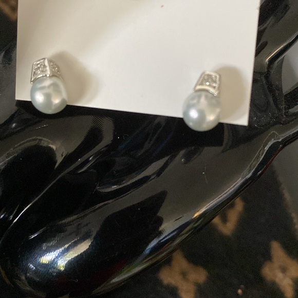 COPY - Nadine Pearl drop earrings beautiful never worn - Picture 2 of 4